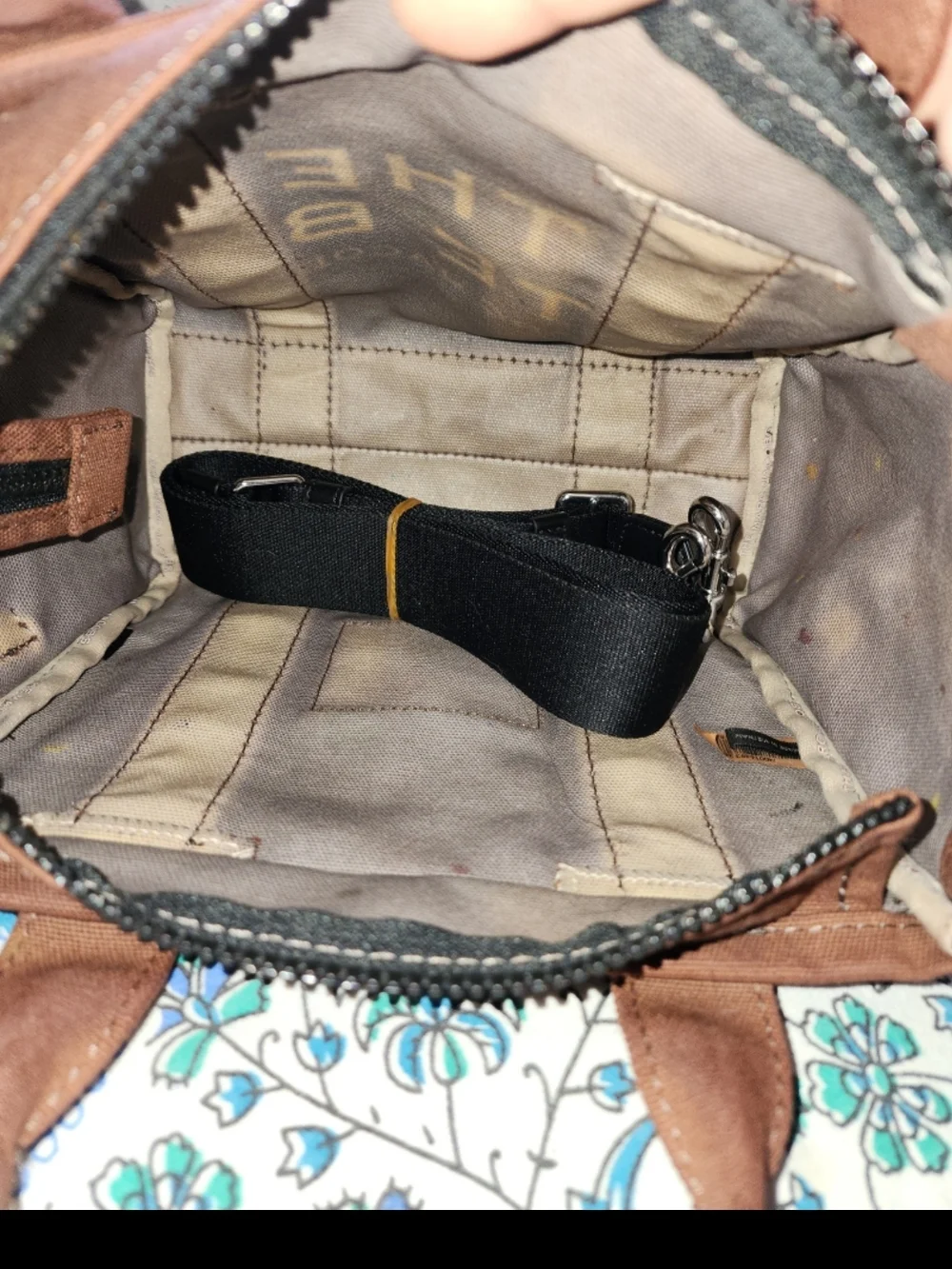 Authentic Marc Jacobs The Tote Bag - Picture 5 of 6